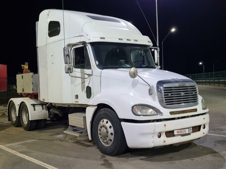 2002 Freightliner Columbia, белый, 2300000 рублей, вид 2