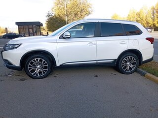 2018 Mitsubishi Outlander III Рестайлинг 3, белый, 1920000 рублей, вид 5