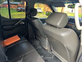 2007 Nissan Navara (Frontier) III (D40), серый, 1700000 рублей, вид 5