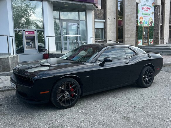 2016 Dodge Challenger R__T III Рестайлинг 2, чёрный, 5000000 рублей - вид 3