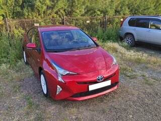 2016 Toyota Prius IV (XW50), красный, 1930000 рублей, вид 3
