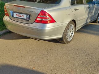 2004 Mercedes-Benz C-Класс 200 II (W203) Рестайлинг, серебристый, 1300000 рублей, вид 2