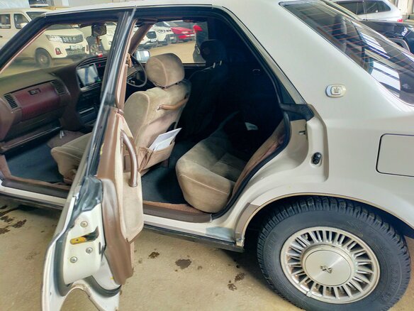1988 Toyota Crown VIII (S130), серый, 700000 рублей - вид 16