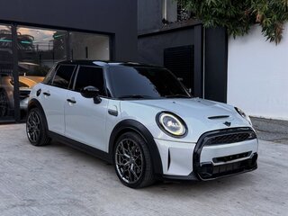 2023 Mini Hatch Cooper III (F55/F56) Рестайлинг 2, серебристый, 2440000 рублей, вид 2