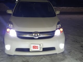 2012 Toyota ISis I Рестайлинг, белый, 1260000 рублей, вид 3