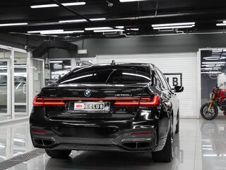 2019 BMW 7 серии Long M760Li xDrive VI (G11/G12) Рестайлинг, чёрный, 8100000 рублей, вид 3