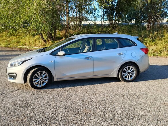 2017 Kia Ceed II Рестайлинг, серебристый, 1280000 рублей - вид 2