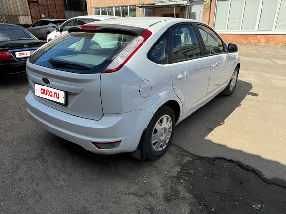 2011 Ford Focus II Рестайлинг, белый, 1000000 рублей - вид 4