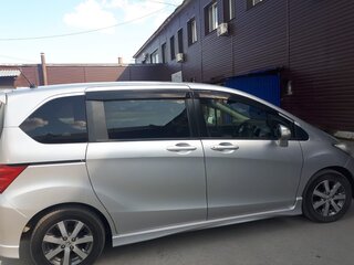 2010 Honda Freed I, серебристый, 1050000 рублей, вид 3