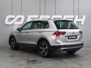2018 Volkswagen Tiguan II, серебристый, 2639000 рублей, вид 2