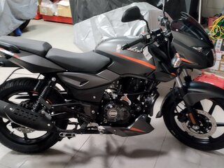 2024 Bajaj Pulsar 180, чёрный, 180000 рублей, вид 1