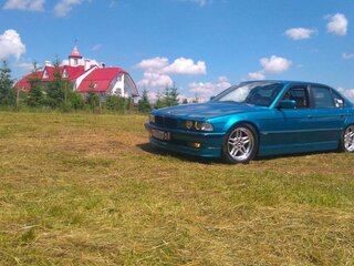 1996 BMW 7 серии 735i III (E38), голубой, 2000000 рублей, вид 4