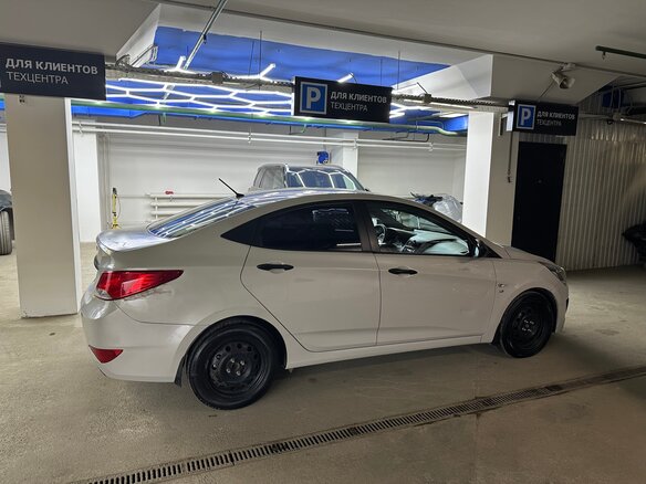 2014 Hyundai Solaris I Рестайлинг, бежевый, 550000 рублей - вид 4