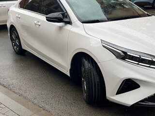 2023 Kia Cerato IV Рестайлинг, белый, 3100000 рублей, вид 4
