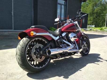 2017 Harley-Davidson Breakout, красный, 1800000 рублей, вид 1