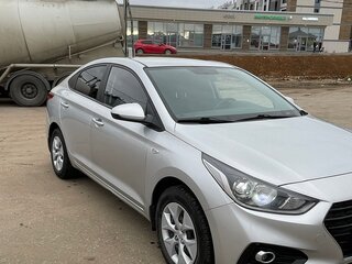2018 Hyundai Solaris II, серебристый, 1100000 рублей, вид 2
