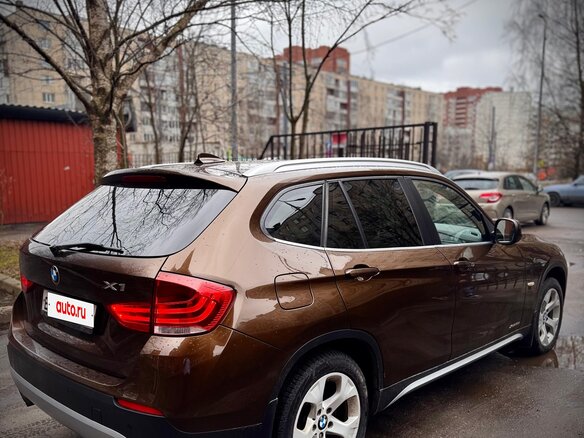 2011 BMW X1 28i I (E84), коричневый, 1500000 рублей - вид 3