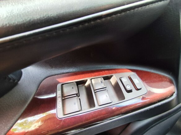 2012 Lexus LX 570 III, серебристый, 5000000 рублей - вид 12