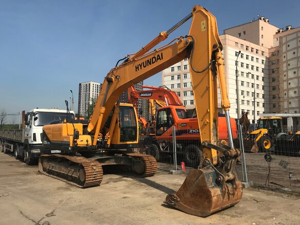 2017 Hyundai R220LC, золотистый