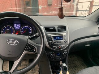 2015 Hyundai Solaris I Рестайлинг, чёрный, 930000 рублей, вид 4