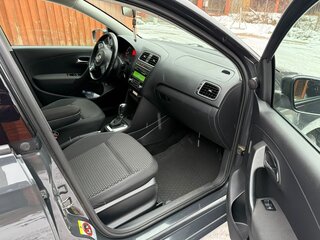 2011 Volkswagen Polo V, чёрный, 960000 рублей, вид 5