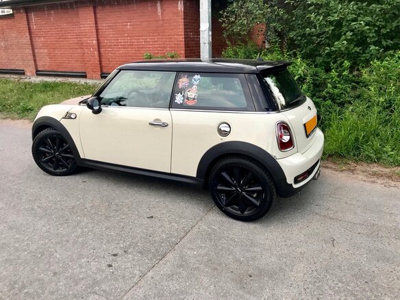 2011 Mini Hatch Cooper S II (R56) Рестайлинг, белый - вид 10