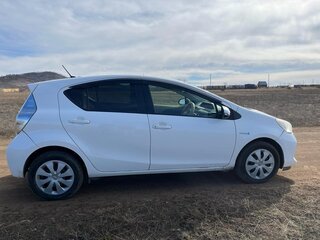 2013 Toyota Aqua I, белый, 900000 рублей, вид 5