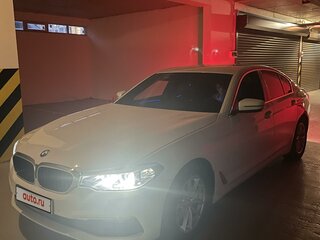 2020 BMW 5 серии 520i VII (G30/G31/G38), белый, 4200000 рублей, вид 3