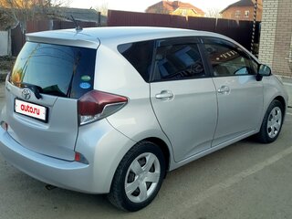 2015 Toyota Ractis II, серебристый, 1030000 рублей, вид 4