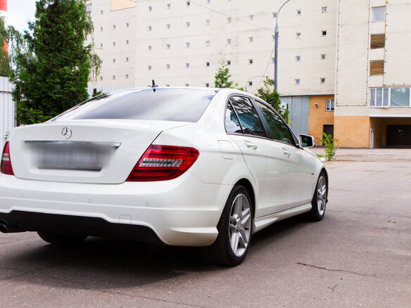 2011 Mercedes-Benz C-Класс 200 III (W204) Рестайлинг, белый - вид 3