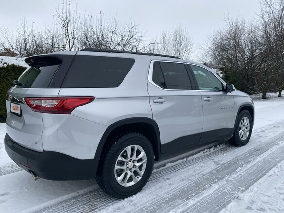2018 Chevrolet Traverse II, серебристый, 2250000 рублей - вид 6