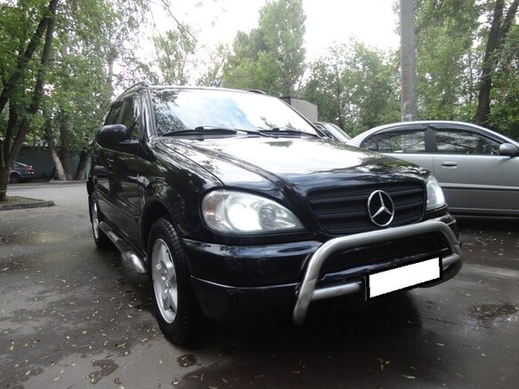 1999 Mercedes-Benz M-Класс 320 I (W163), чёрный - вид 1