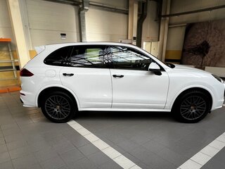 2016 Porsche Cayenne II Рестайлинг (958), белый, 6500000 рублей, вид 3