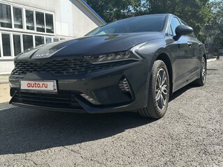 2021 Kia K5 III, серый, 3100000 рублей, вид 1