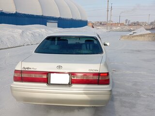 1997 Toyota Crown X (S150), белый, 650000 рублей, вид 3
