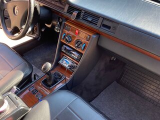 1992 Mercedes-Benz W124 200, чёрный, 600000 рублей, вид 5