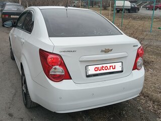 2014 Chevrolet Aveo II, белый, 900000 рублей, вид 3