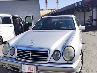 1996 Mercedes-Benz E-Класс 320 II (W210, S210), серебристый, 500000 рублей, вид 2