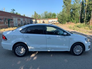 2017 Volkswagen Polo V Рестайлинг, белый, 1150000 рублей, вид 4