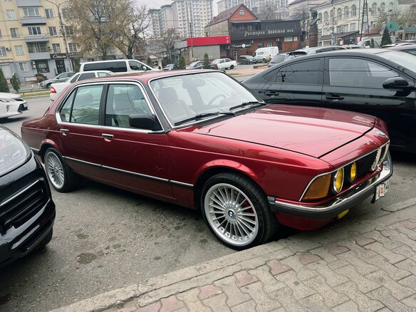1986 BMW 7 серии 735i I (E23) Рестайлинг, красный, 3000000 рублей - вид 5