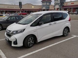2017 Honda Freed+ II, белый, 1650000 рублей, вид 3