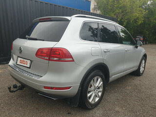 2013 Volkswagen Touareg II, серебристый, 1850000 рублей, вид 4