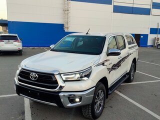 2022 Toyota Hilux VIII Рестайлинг 2, белый, 5000000 рублей, вид 3