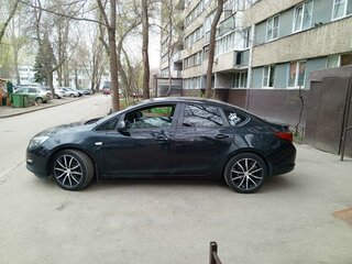 2014 Opel Astra J Рестайлинг, чёрный, 750000 рублей, вид 3