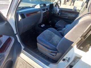 1999 Toyota Land Cruiser Prado 90 Series Рестайлинг, белый, 1599000 рублей, вид 3