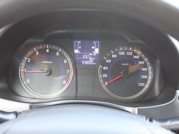 2015 Hyundai Solaris I Рестайлинг, белый, 890000 рублей - вид 4