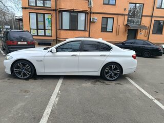 2013 BMW 5 серии 520i VI (F10/F11/F07), белый, 1850000 рублей, вид 4