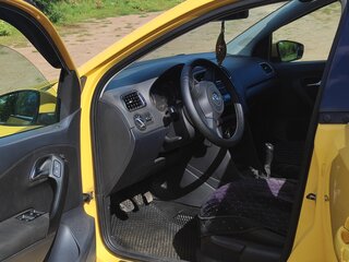 2011 Volkswagen Polo V, бежевый, 730000 рублей, вид 5