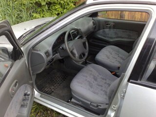 2001 Suzuki Swift II Рестайлинг, белый, 500000 рублей, вид 4