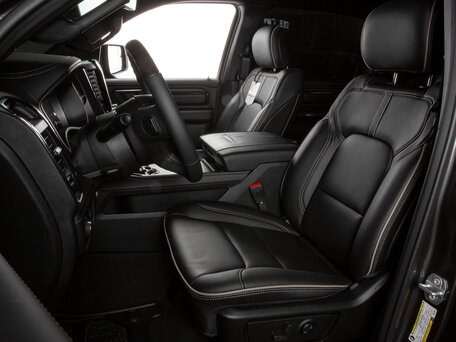 2022 Ram 1500 Crew Cab V, серый, 8998000 рублей, вид 3